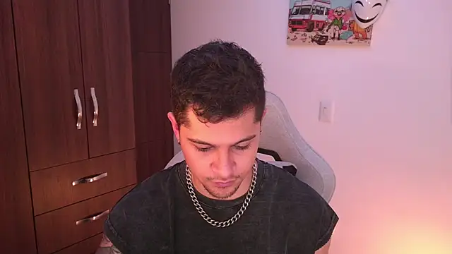 Snapshot of domsantiago_ chatting on 11-03-25, 01:29 domsantiago online show from 11-03-25, 01:29