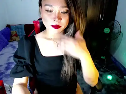 Urassiansweetcummer online show from 03-20-26, 05:01