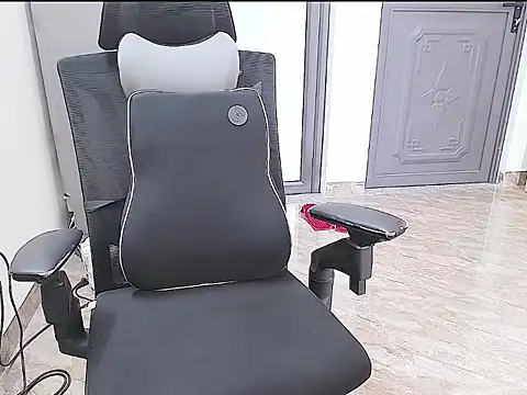 Shulee21 online show from 10-18-25, 02:25