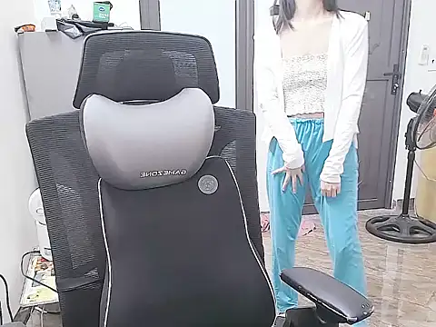 Shulee21 online show from 10-25-25, 02:30