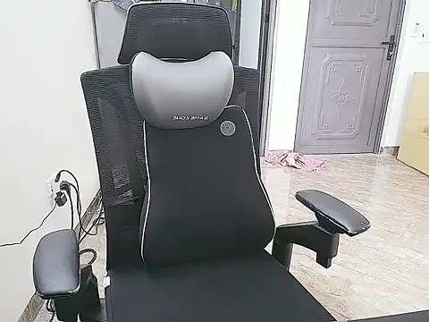 Shulee21 online show from 10-29-25, 04:37