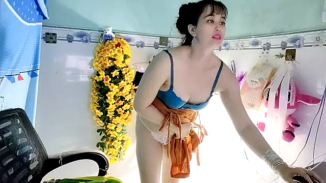 emgaixinhngoan online show from 10-02-25, 04:03