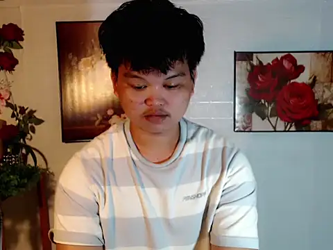 Snapshot of Reynelcock chatting on 08-04-26, 10:18 Reynelcock online show from 08-04-26, 10:18