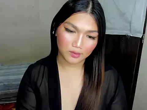 Snapshot of Lou_heart chatting on 10-22-25, 03:56 Lou heart online show from 10-22-25, 03:56