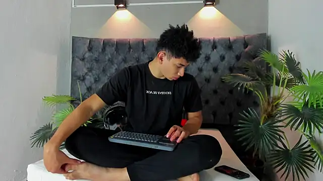 ALAN REDINGER online show from 11-21-25, 01:54