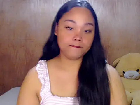 Snapshot of _Lylia chatting on 09-18-25, 09:17 Lylia online show from 09-18-25, 09:17