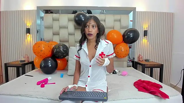 Snapshot of ikia_lopez_ chatting on 10-31-25, 07:37 ikia lopez online show from 10-31-25, 07:37