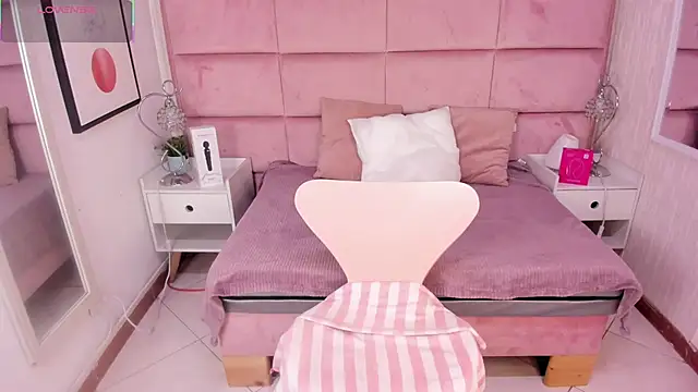 Janah Myers online show from 10-15-25, 01:22