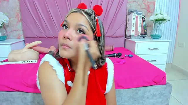 Wonderkloe  online show from 12-22-25, 04:48