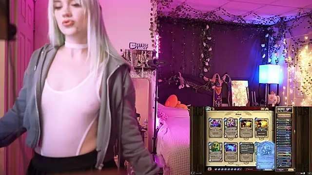 Snapshot of littlelune chatting on 10-05-25, 02:32 littlelune online show from 10-05-25, 02:32