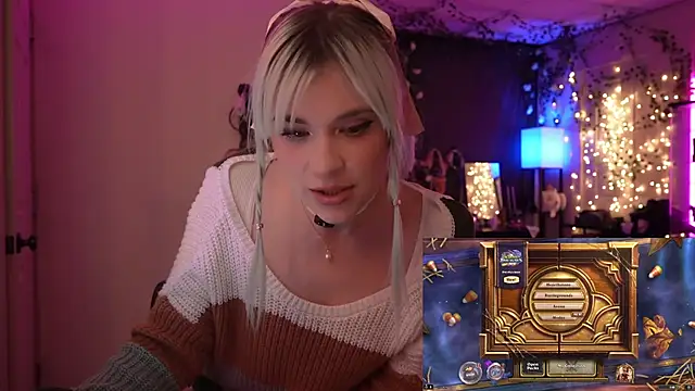 Snapshot of littlelune chatting on 10-12-25, 12:20 littlelune online show from 10-12-25, 12:20