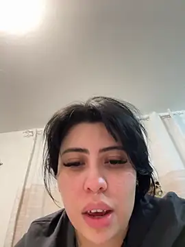 Snapshot of Draculona-666 chatting on 10-17-25, 03:31 Draculona-666 online show from 10-17-25, 03:31