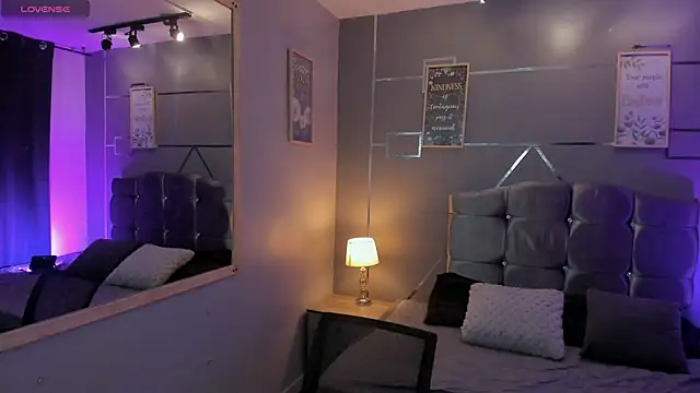 Christopher 77 online show from 10-22-25, 01:00