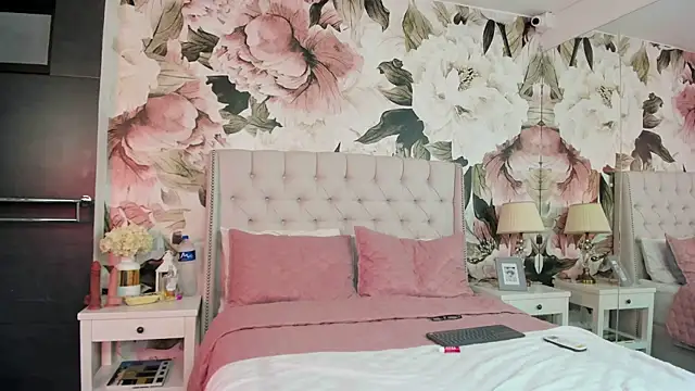 Snapshot of MaddyMay_ chatting on 11-07-25, 08:42 MaddyMay online show from 11-07-25, 08:42