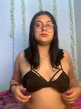 Velma star online show from 12-15-25, 03:38