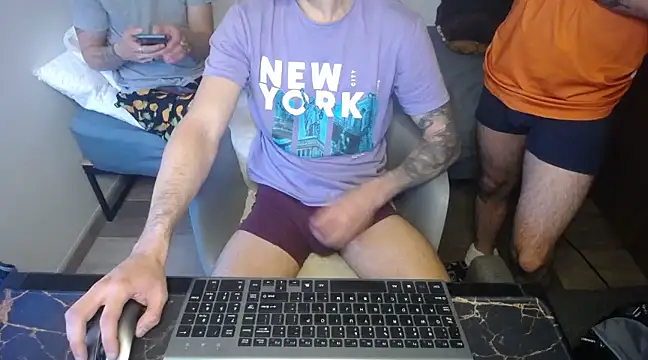 Snapshot of bossking017 chatting on 01-19-25, 04:57 bossking017 online show from 01-19-25, 04:57