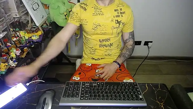 Snapshot of bossking017 chatting on 09-09-25, 04:01 bossking017 online show from 09-09-25, 04:01