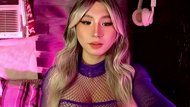 UrhotlucyTS online show from 11-08-25, 06:46