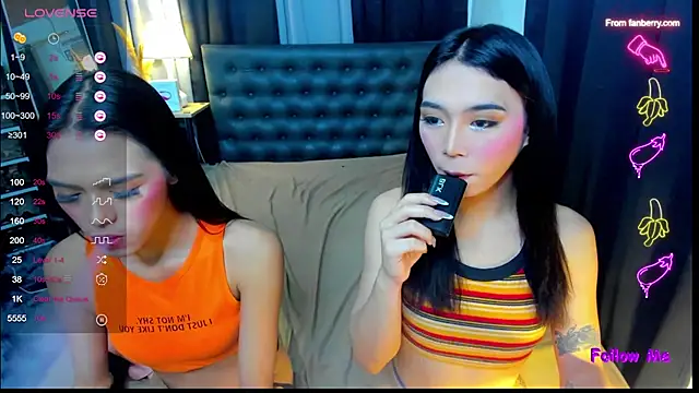 Snapshot of Kyliejennings chatting on 11-16-25, 08:20 Kyliejennings online show from 11-16-25, 08:20