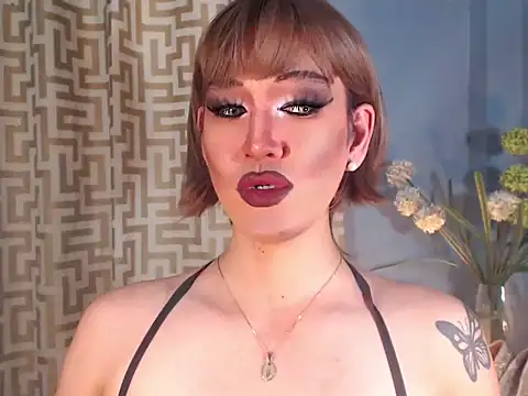 Snapshot of AleinaCroft chatting on 04-16-26, 01:45 AleinaCroft online show from 04-16-26, 01:45