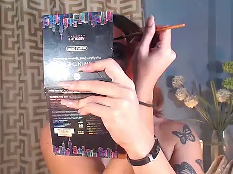 Snapshot of AleinaCroft chatting on 04-17-26, 01:03 AleinaCroft online show from 04-17-26, 01:03