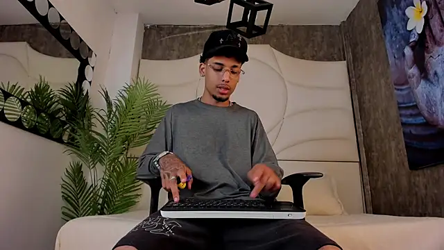 Thiagoferreti online show from 10-13-25, 03:17