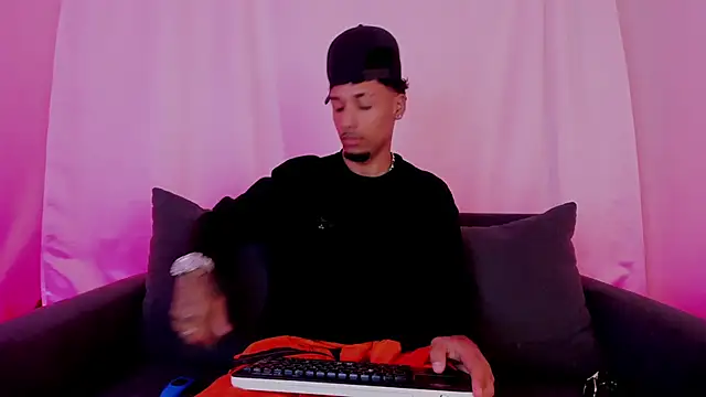 Thiagoferreti online show from 11-13-25, 07:57