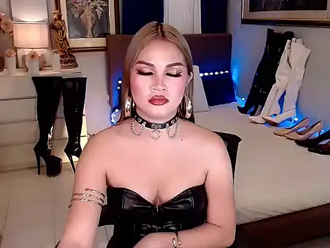 QUEENATHENNA online show from 09-19-25, 03:56