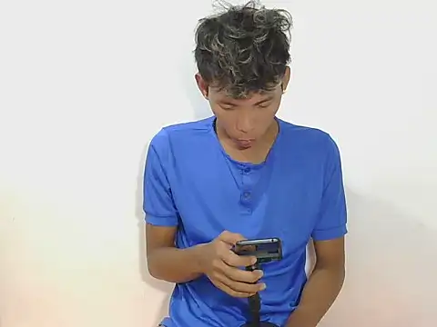 Snapshot of isanxxx chatting on 10-15-25, 01:39 isanxxx online show from 10-15-25, 01:39