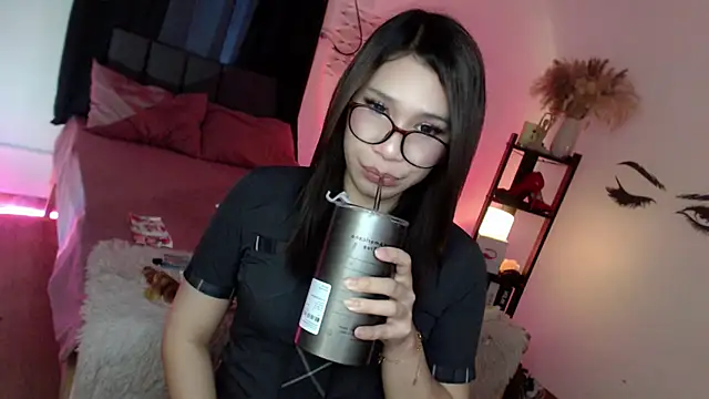 Snapshot of Veniceseduction chatting on 09-22-25, 04:47 Veniceseduction online show from 09-22-25, 04:47