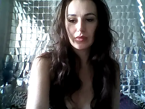 Qinini online show from 10-13-25, 10:04