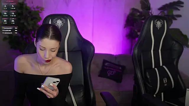 Snapshot of Selena_Glow chatting on 02-20-26, 12:29 Selena Glow online show from 02-20-26, 12:29