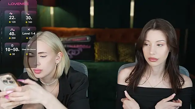 Snapshot of Selena_Glow chatting on 02-26-26, 07:13 Selena Glow online show from 02-26-26, 07:13