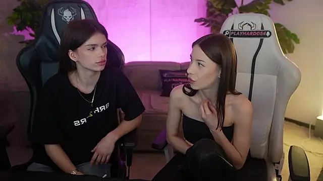 Snapshot of Selena_Glow chatting on 03-25-26, 07:20 Selena Glow online show from 03-25-26, 07:20