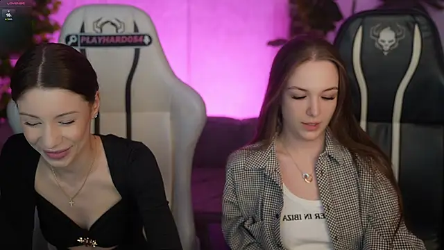 Snapshot of Selena_Glow chatting on 03-26-26, 07:30 Selena Glow online show from 03-26-26, 07:30