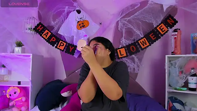 Amanda Moore online show from 10-23-25, 04:23