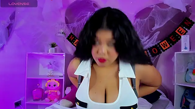 Amanda Moore online show from 10-30-25, 04:14