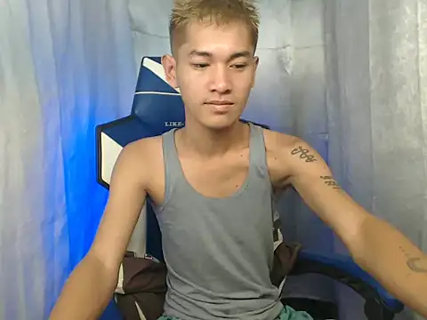 Snapshot of riks_tyler chatting on 10-29-25, 05:04 riks tyler online show from 10-29-25, 05:04