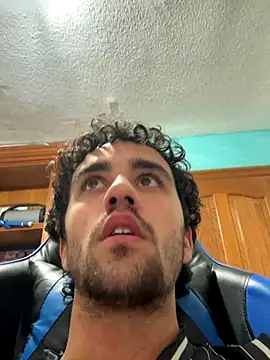 Snapshot of aavrdvh33 chatting on 12-14-25, 01:55 aavrdvh33 online show from 12-14-25, 01:55