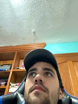 Snapshot of aavrdvh33 chatting on 12-14-25, 10:58 aavrdvh33 online show from 12-14-25, 10:58