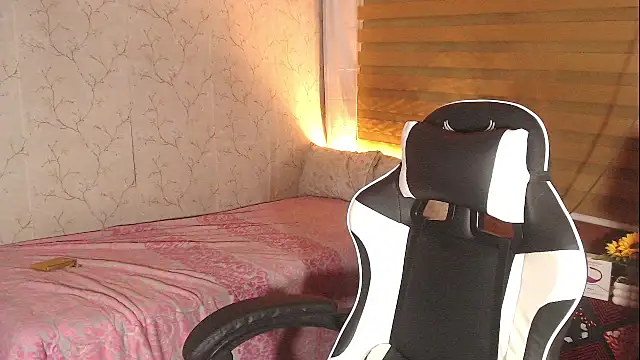 Snapshot of TssluttyNikka chatting on 12-16-25, 03:06 TssluttyNikka online show from 12-16-25, 03:06