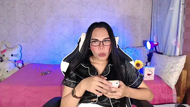 TssluttyNikka online show from 04-11-26, 12:53