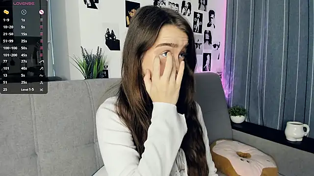 Snapshot of lovelyalivia chatting on 10-19-25, 09:32 lovelyalivia online show from 10-19-25, 09:32