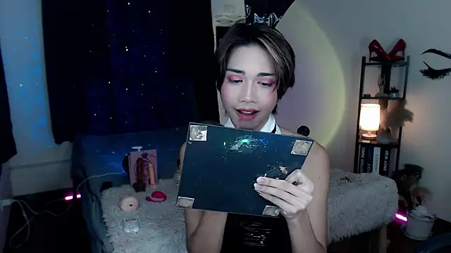 Lavictoriathegreat online show from 12-22-25, 05:43