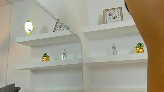 IsabellaMonet online show from 10-03-25, 07:11