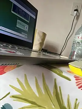niiikiii0 online show from 06-15-26, 02:41