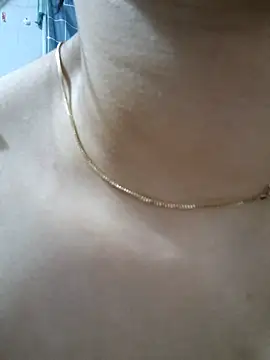 Snapshot of Suna_Lina chatting on 10-17-25, 12:41 Suna Lina online show from 10-17-25, 12:41