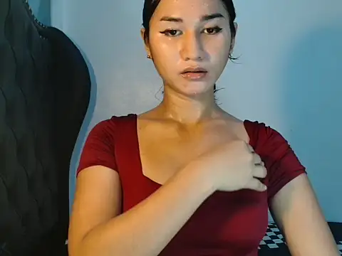 Snapshot of lava_lux chatting on 06-19-26, 04:28 lava lux online show from 06-19-26, 04:28