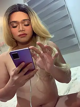 Snapshot of VictoriaL0ve chatting on 12-04-25, 01:53 VictoriaL0ve online show from 12-04-25, 01:53