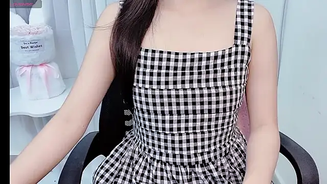 Snapshot of Mint2k chatting on 11-14-25, 01:21 Mint2k online show from 11-14-25, 01:21